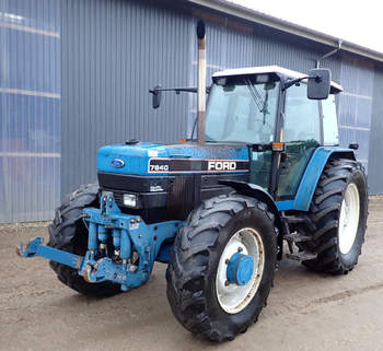 salg af New Holland 7840 traktor