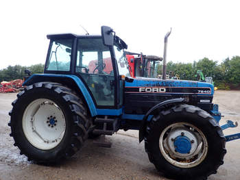 salg af New Holland 7840 traktor