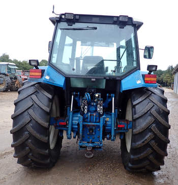 salg af New Holland 7840 traktor