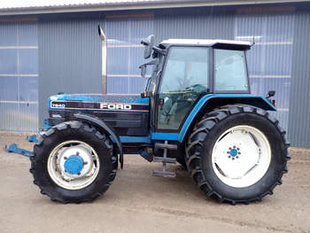 salg af New Holland 7840 traktor