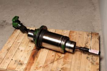 salg af John Deere 8R 310  Front axle steering cylinder