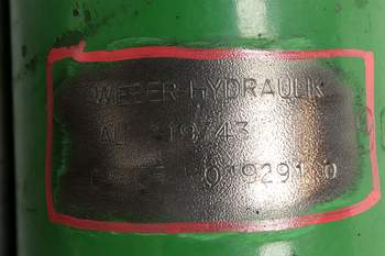 salg af John Deere 6620 RIGHT Lift Cylinder