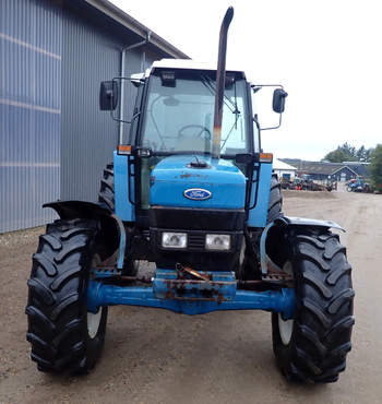 salg af New Holland 7840 traktor