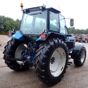 salg af New Holland 7840 traktor