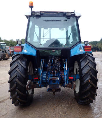 salg af New Holland 7840 traktor