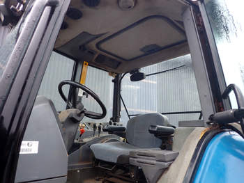 salg af New Holland 7840 traktor