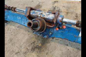 salg af Foraksel New Holland 7840