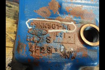 salg af Lift New Holland 7840