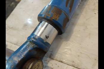 salg af Liftcylinder New Holland 7840