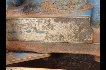 salg af Motor New Holland 7840