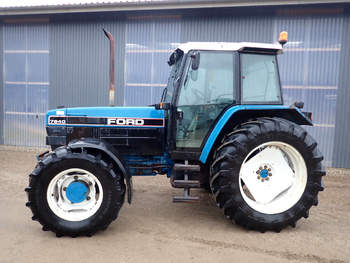 salg af New Holland 7840 traktor