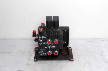 salg af New Holland T5.110  Remote control valve