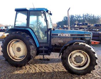 salg af New Holland 8240 tractor