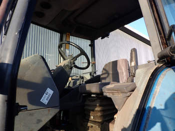 salg af New Holland 8240 traktor