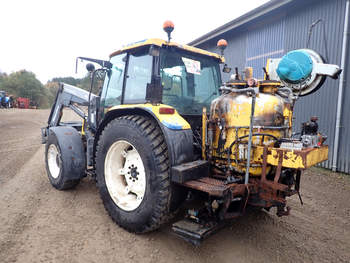 salg af New Holland TL100A traktor