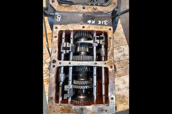 salg af Bagtøj Case Farmall 115A