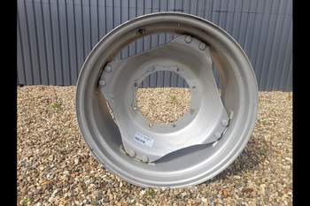 salg af Case Farmall 115A RIGHT Front Rim