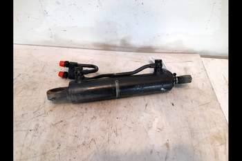 salg af Case Farmall 115A  Front axle steering cylinder