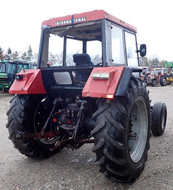 salg af Case 1055 traktor