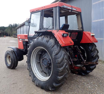 salg af Case 1055 traktor