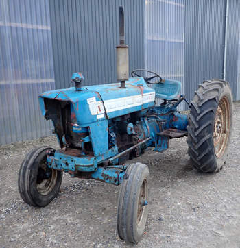 salg af Ford 4000 traktor