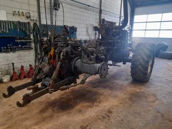 salg af New Holland 8360 tractor