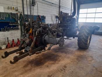 salg af New Holland 8360 traktor