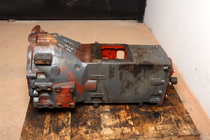 New Holland 8360 Transmission - Tractors Secondhand Parts