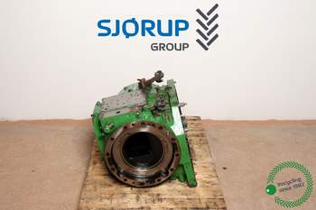 John Deere 5090 M  Rear Transmission