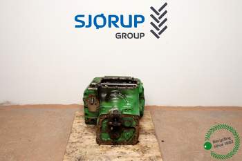 John Deere 5090 M  Transmission