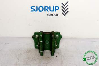 John Deere 5090 M  Top Link Bracket