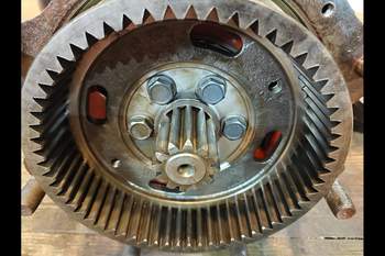 salg af Endandtrieb Vorderachse Case 4230 XL RECHT