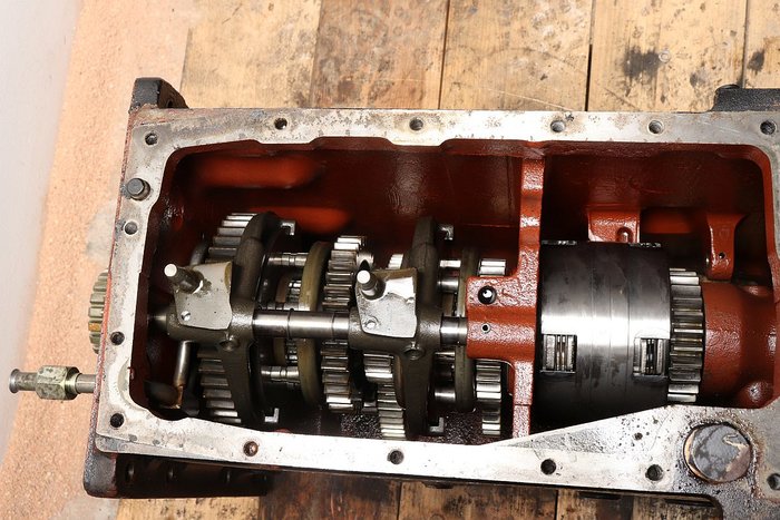 Case 4230 XL Transmission - Tractors Secondhand Parts