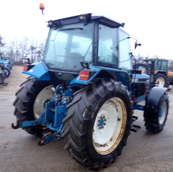 new-holland-7840-tractor-tractors