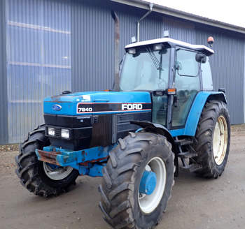 salg af New Holland 7840 traktor