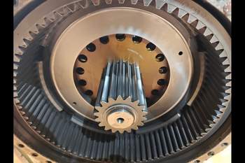 salg af Slutdrev Claas Xerion 3800 Venstre