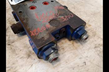 salg af Claas Xerion 3800  Remote control valve