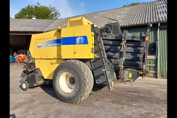 salg af Pressen New Holland BB980 