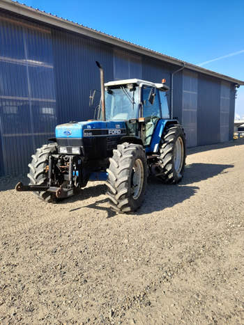 salg af New Holland 8340 traktor