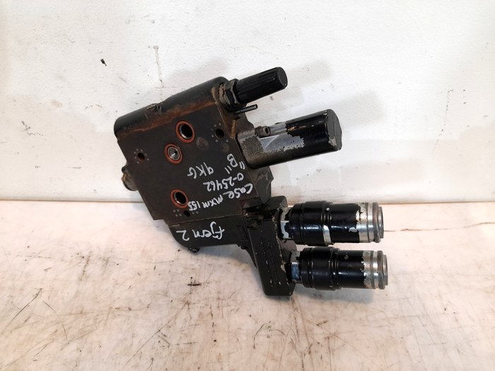 Case MXM155 Remote control valve - Tractors Secondhand Parts