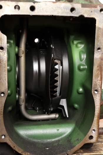 salg af John Deere 6215R  Rear Transmission