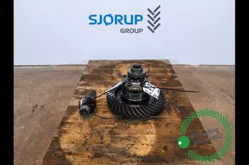 Massey Ferguson 6716S  Differential, Rear Trransmission