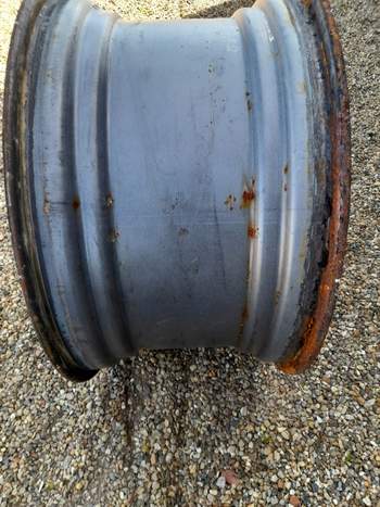 salg af Massey Ferguson 6716S LEFT Rear Rim