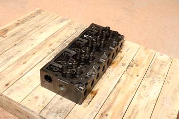 salg af Massey Ferguson 6716S  Cylinder Head