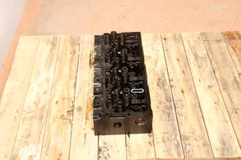 salg af Massey Ferguson 6716S  Cylinder Head