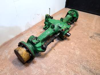 salg af John Deere 7810  Disassembled front axle