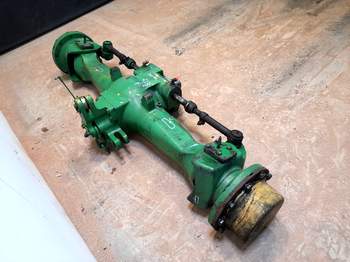 salg af John Deere 7810  Disassembled front axle