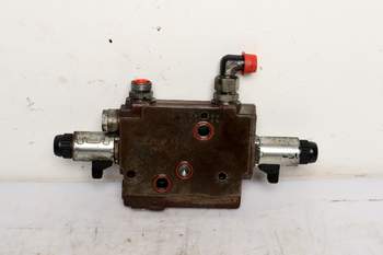 salg af Deutz-Fahr Agrotron 135  Hydraulic lift valve