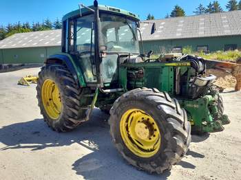 salg af John Deere 6910 traktor