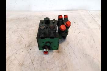 salg af John Deere 6910  Suspension control valve